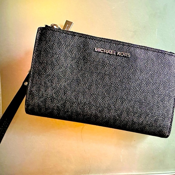 MK wristlet wallet. NWOT. - Picture 1 of 15